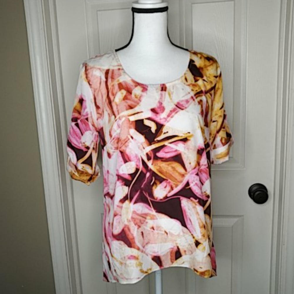 Jennifer Lopez Floral Short Sleeve Hi-Lo Top M